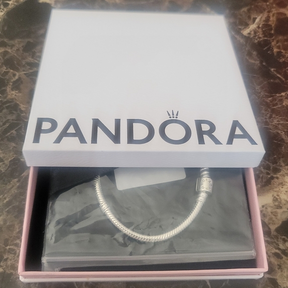 Pandora Jewelry - PANDORA SET 6.7 Bracelet with Charm